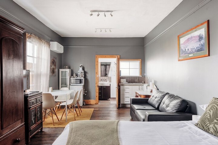 Room 6 of 20