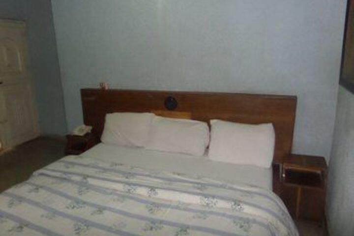 Room 23 of 28