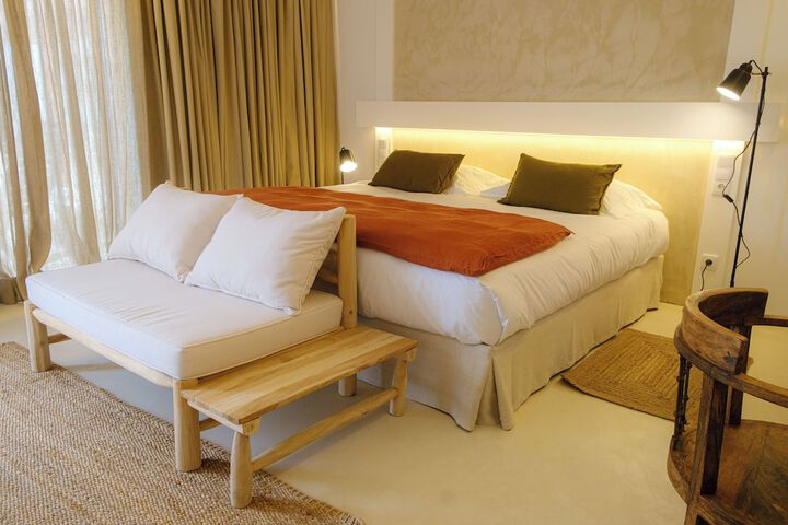 Room 9 of 80