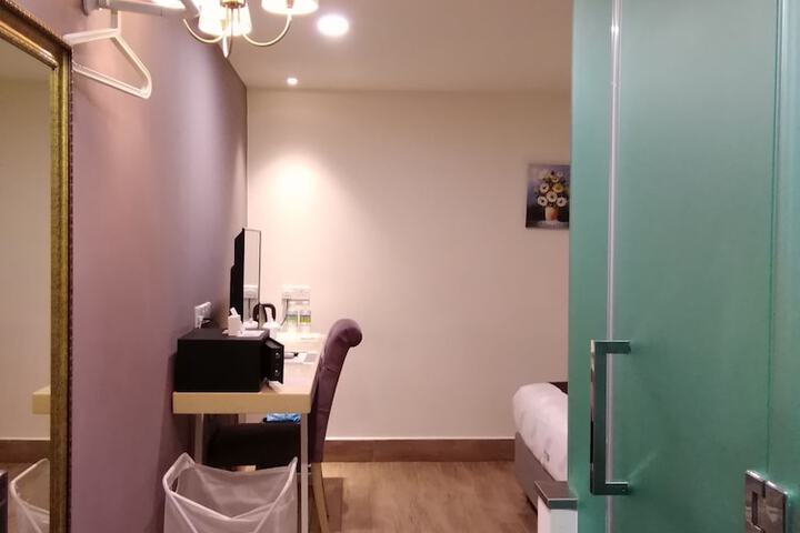 Room 16 of 63