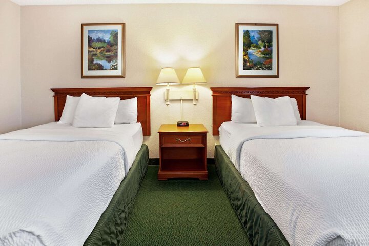 1 Double Bed Mobility Accessible (12 of 16)