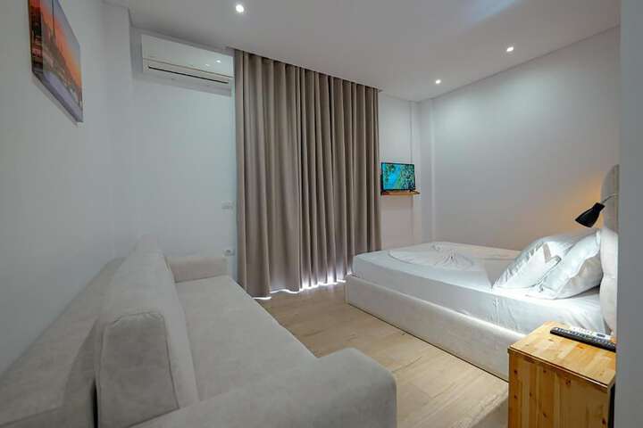 Room 38 of 141