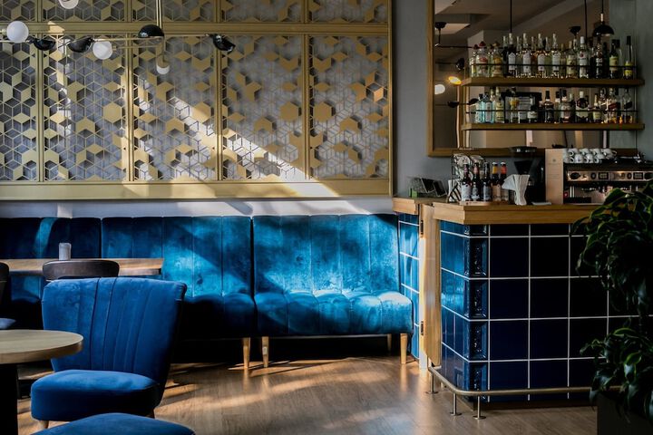 Lounge 58 of 74