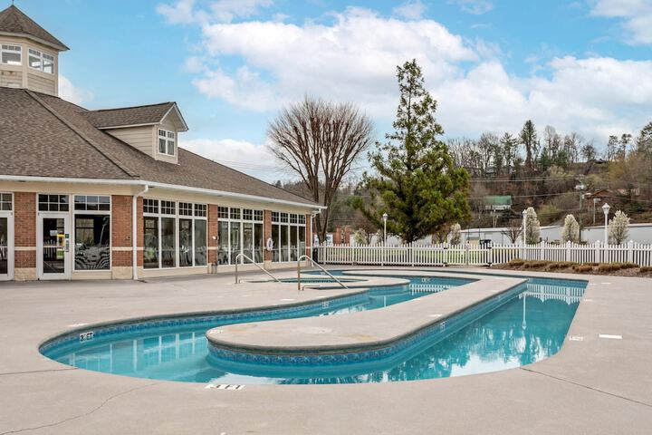 Pool Hotel