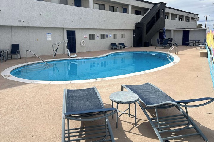 Pool 23 of 30
