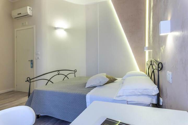 Room 6 of 53