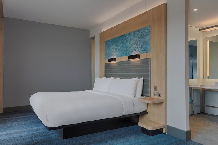 Room 8 of 33