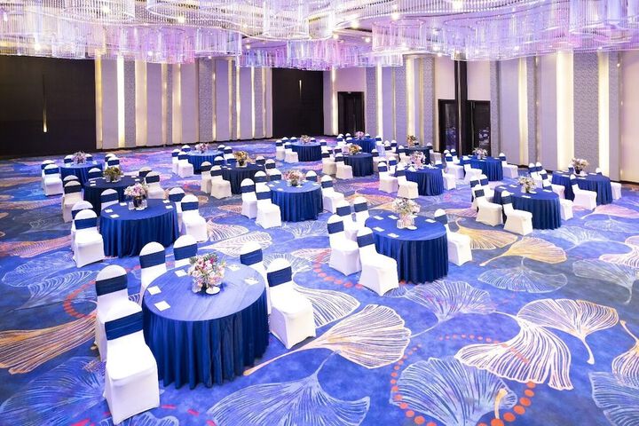 Ballroom/Hall 54 of 63