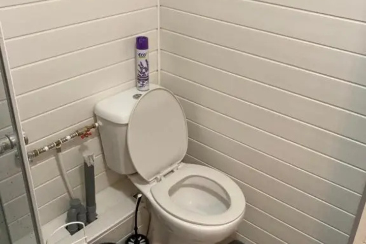 Room 6 of 10
