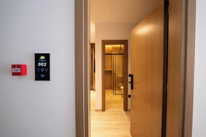 Room 105 of 244