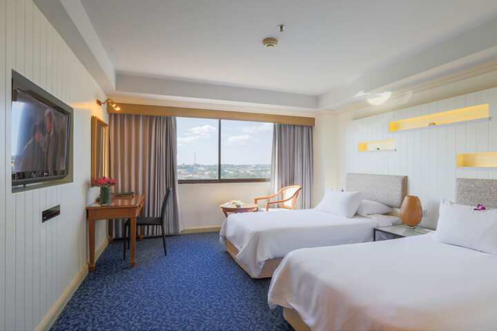 Room 13 of 49