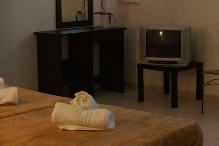 Room 5 of 18