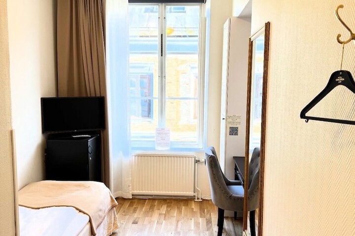 Room 62 of 212