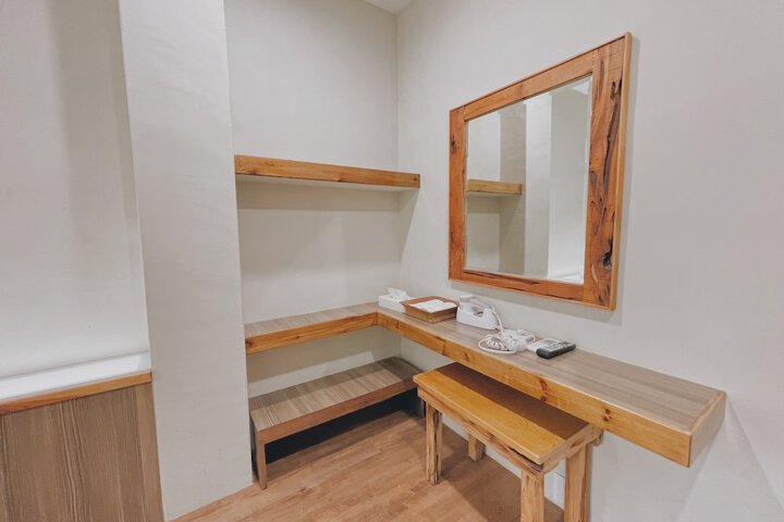 Room 11 of 42