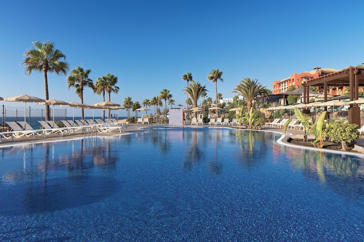Hotel Pool