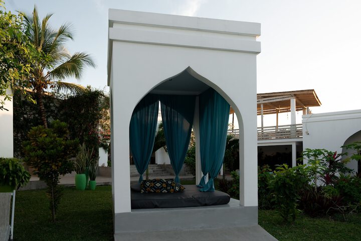 Hotel Exterior 50 of 61