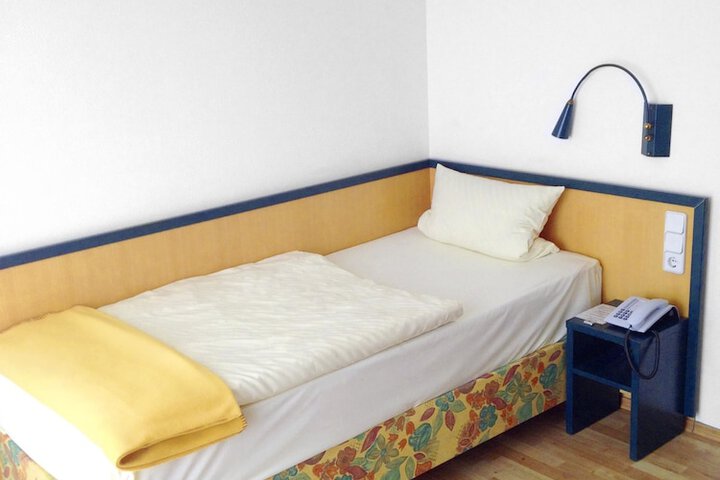 Room 11 of 30