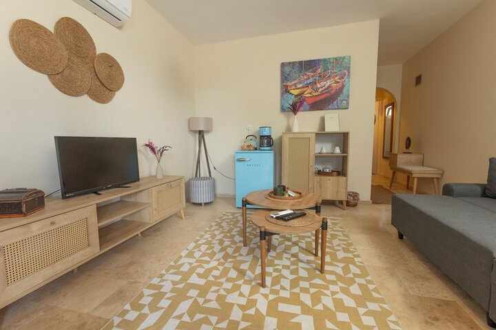 Room 5 of 62