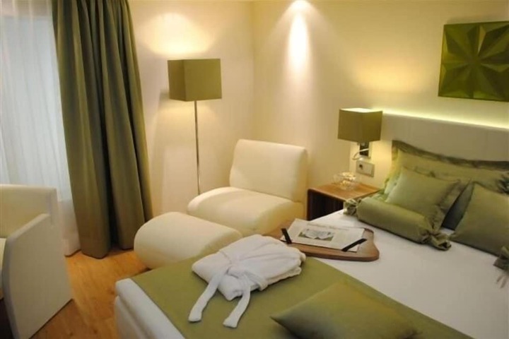 Room 7 of 34