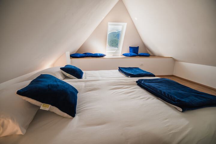 Room 8 of 47
