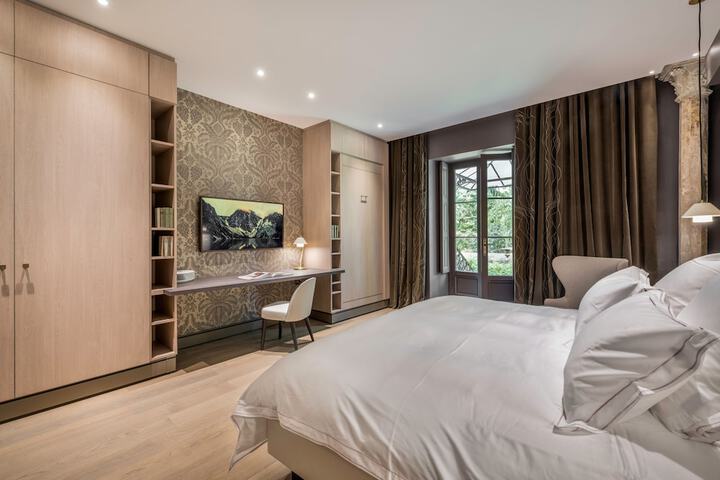 Room 4 of 91
