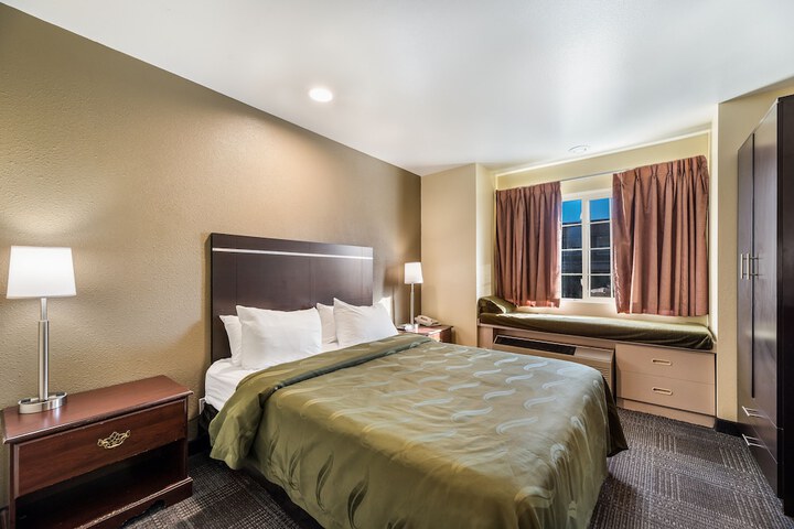 Room 13 of 40