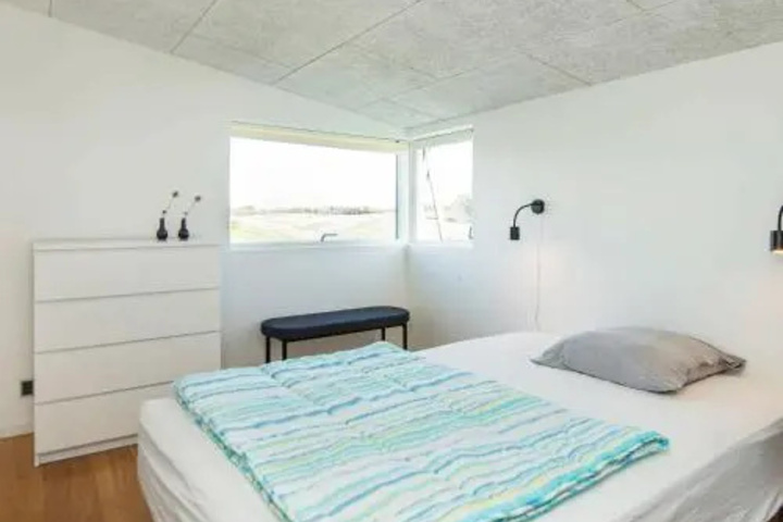 Room 3 of 16