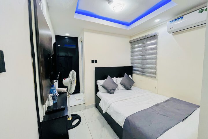 Room 8 of 22