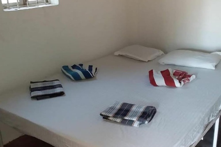 Room 5 of 8