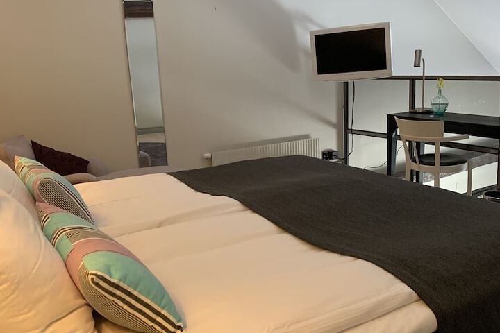 Room 8 of 27