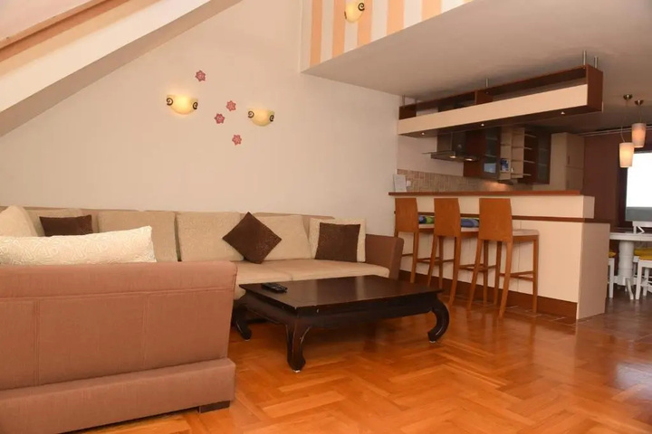 Room 5 of 19