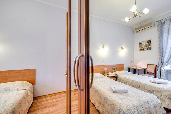 Room 10 of 86
