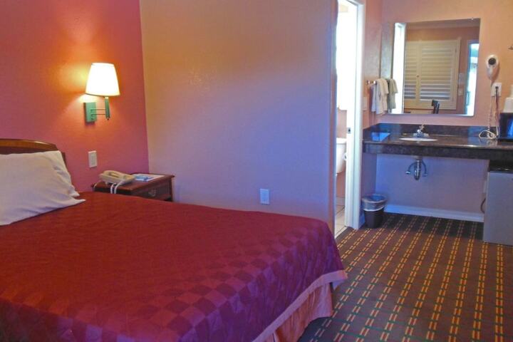 1 Queen Bed (14 of 15)