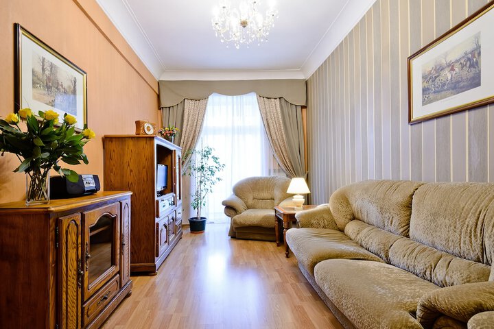 Room 7 of 33