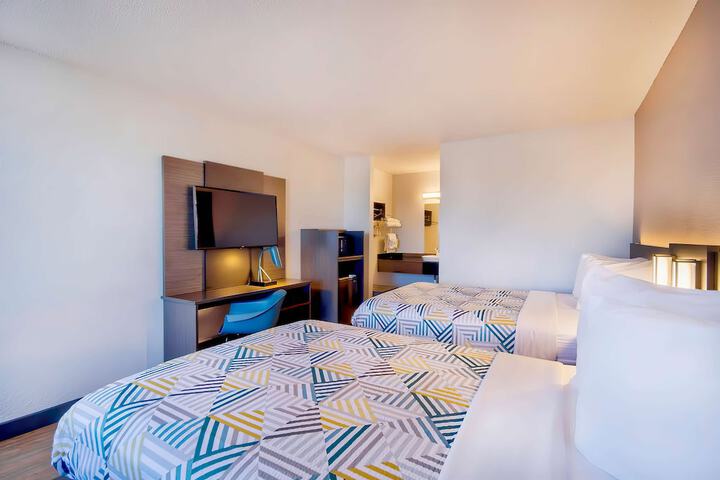 Double Bed Accessible (10 of 18)