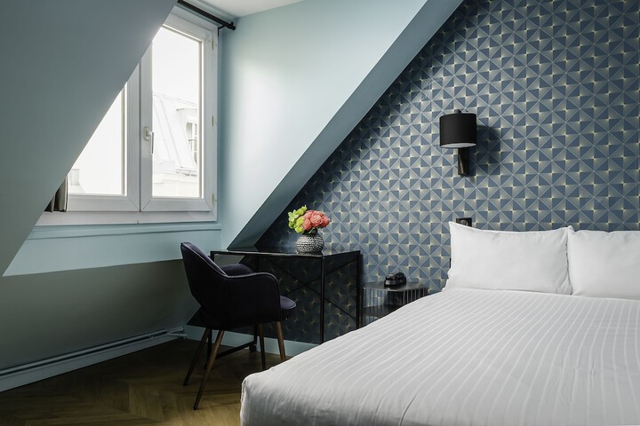 Room 10 of 33
