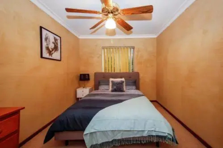 Room 4 of 9