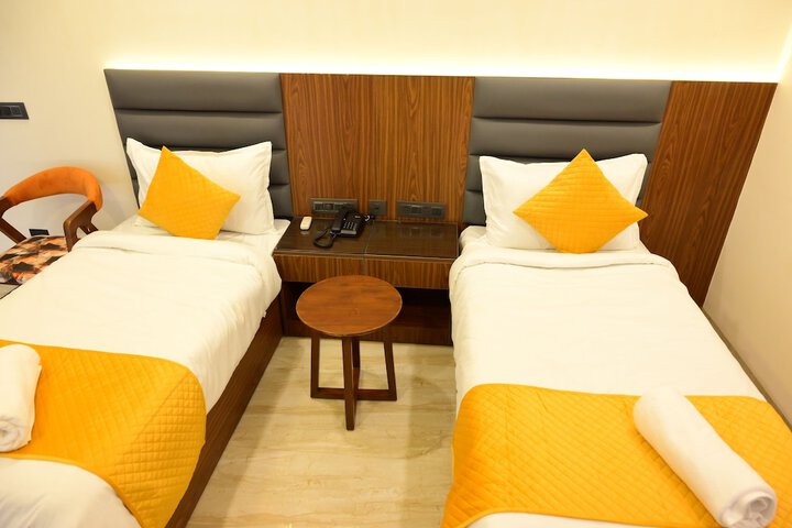 Room 6 of 10