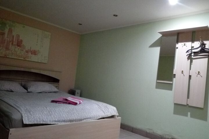 Room 6 of 28
