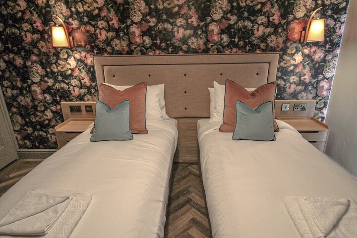 Room 38 of 136