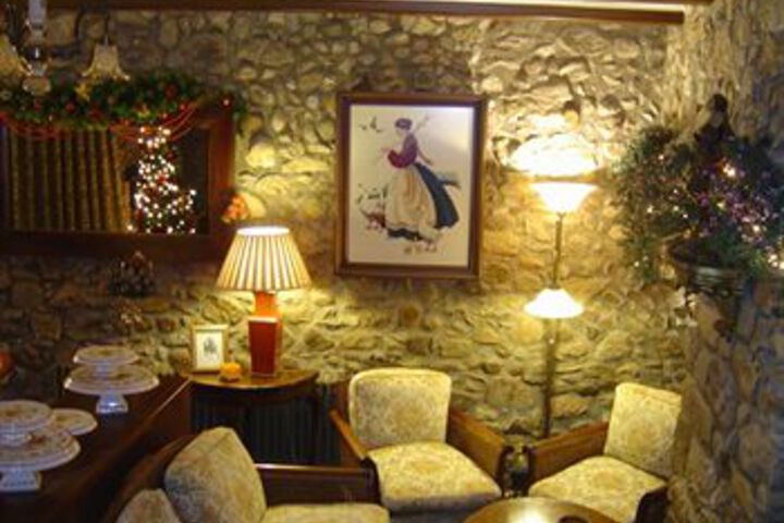 Lounge 9 of 22