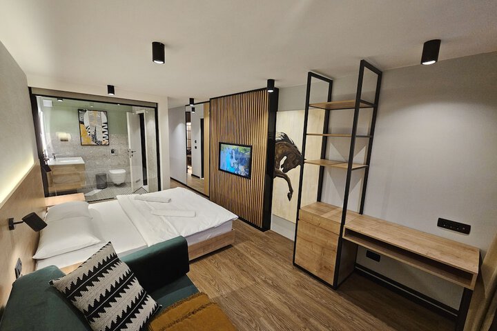Room 19 of 68