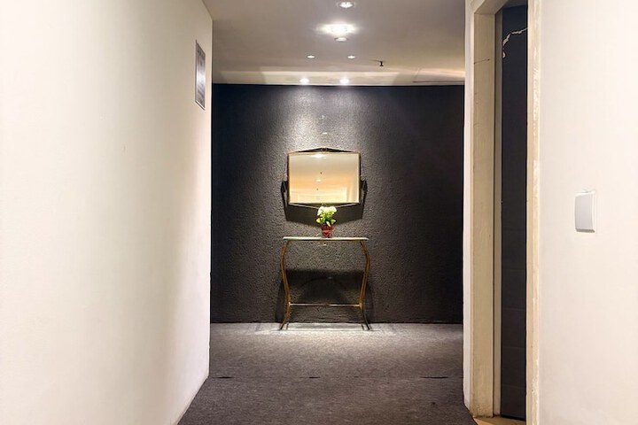 Ballroom/Hall 33 of 51