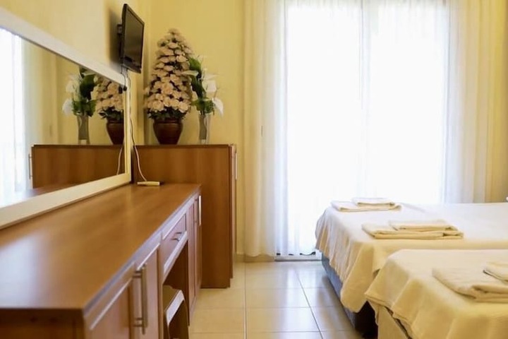 Room 9 of 36