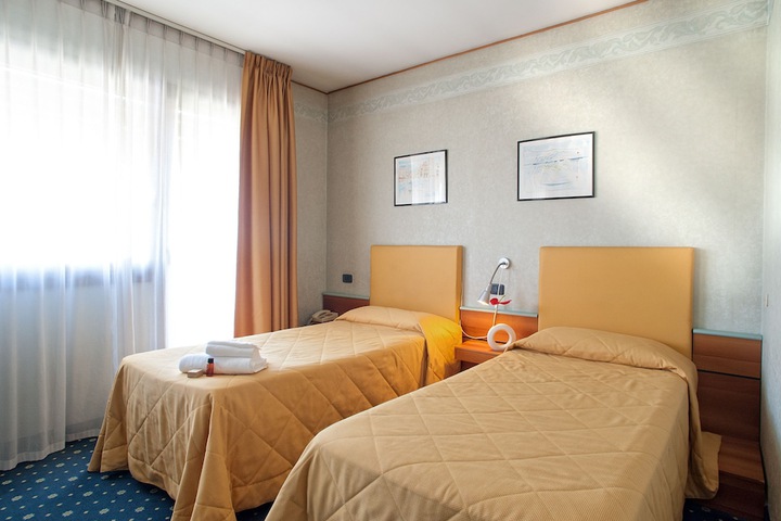 Room 5 of 35