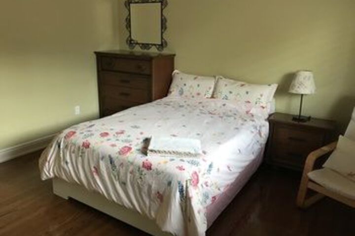Room 6 of 28