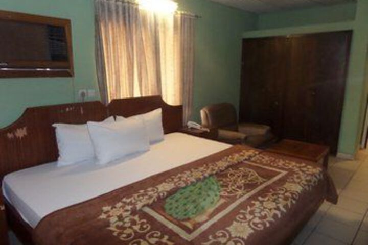 Room 19 of 33