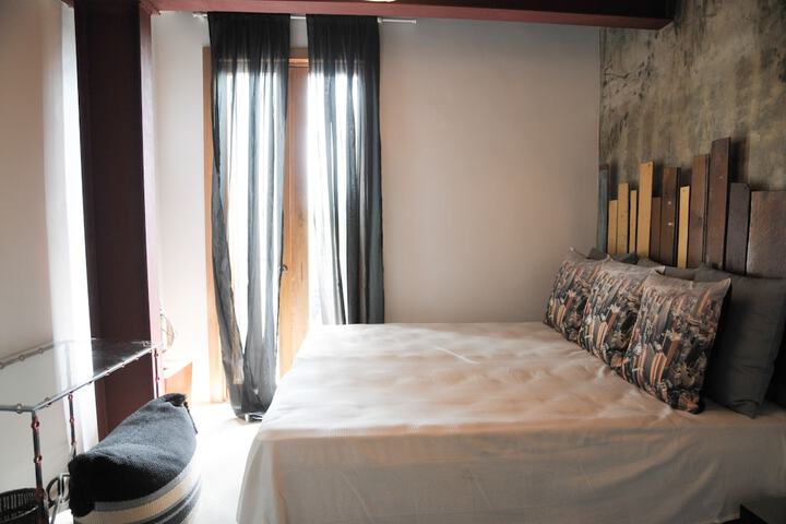 Room 12 of 114