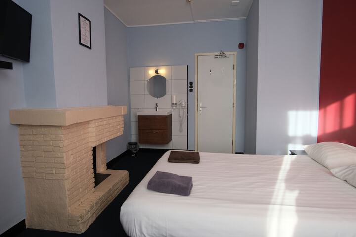 Room 17 of 82