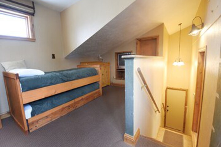 Room 27 of 30